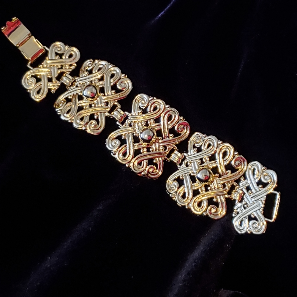 Goldtone filigree scroll links wide bracelet 7 1/4 inches